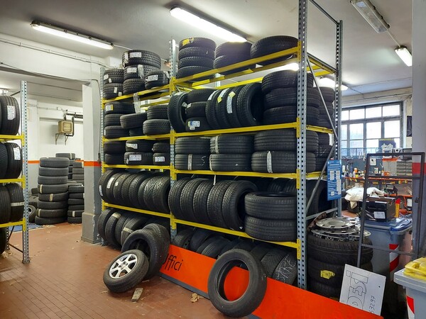 1#6107 Attrezzature da officina e gomme Michelin in vendita - foto 83