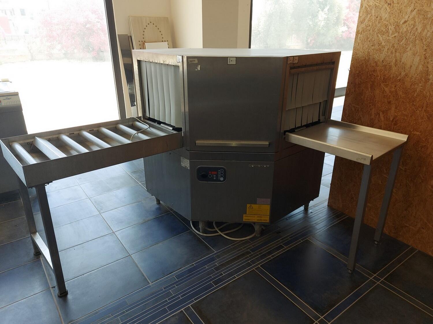 Lot Comenda dishwasher