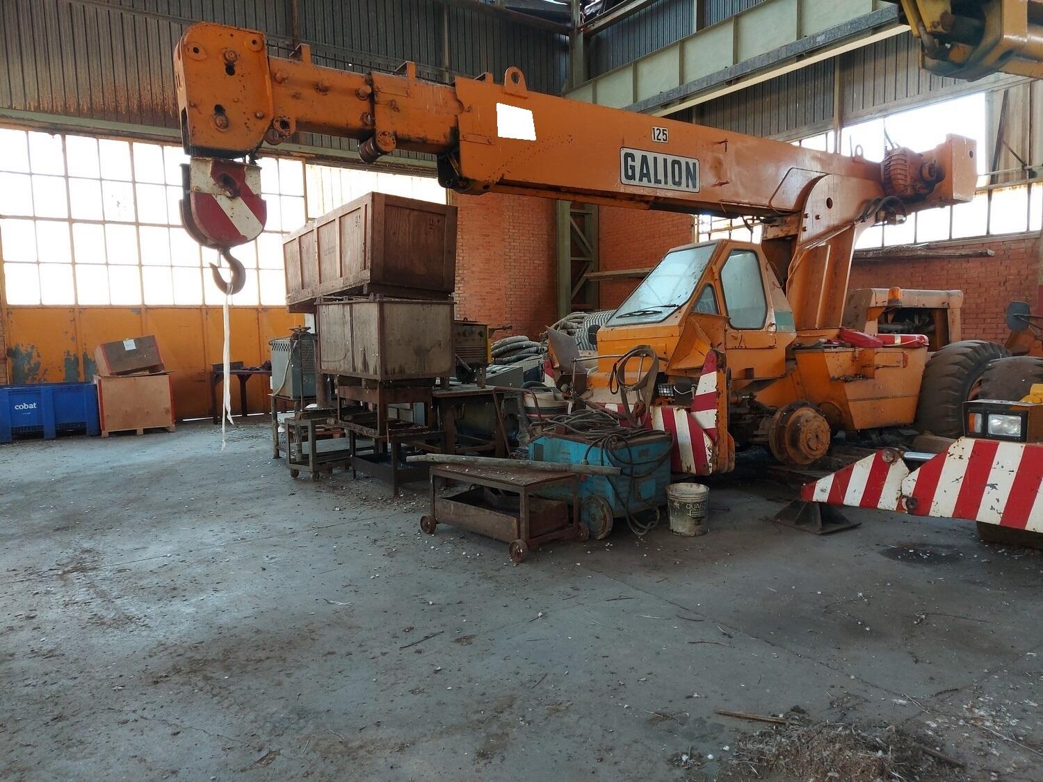 Lot Galion crane