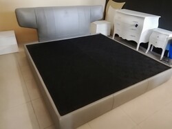 Tonino Lamborghini leather bed - Lot 11 (Auction 6128)