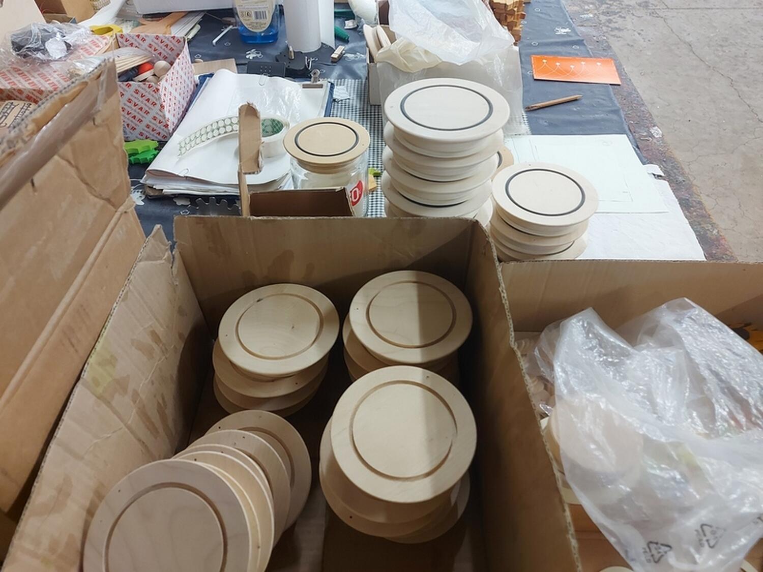 Lot Finished products in wood