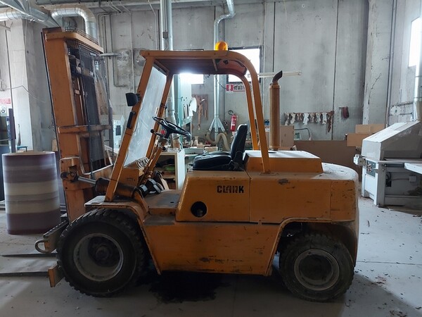 Carrelli elevatori in vendita