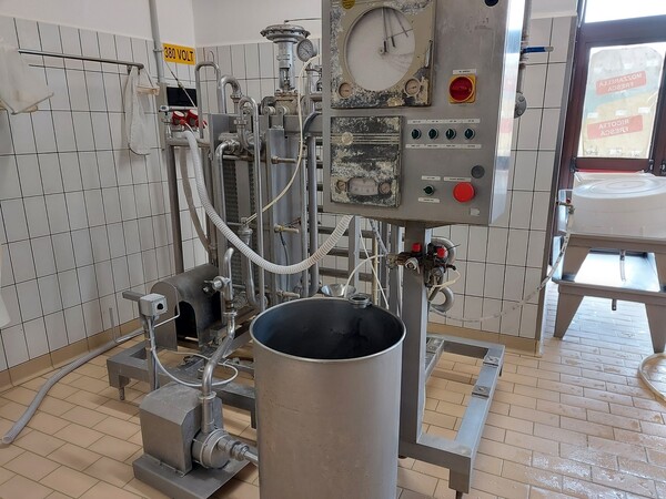Lavorazione latte e formaggi in vendita