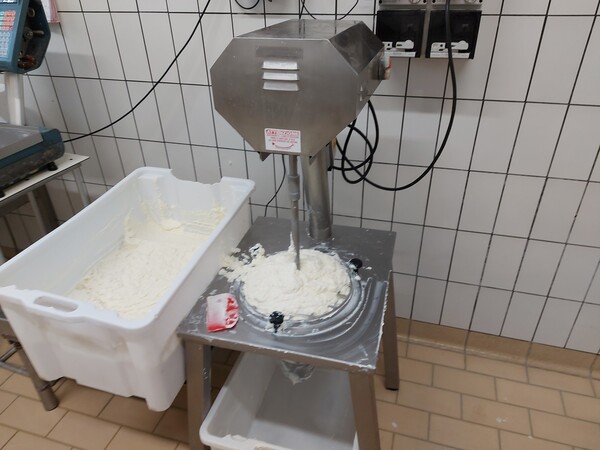 Lavorazione latte e formaggi in vendita
