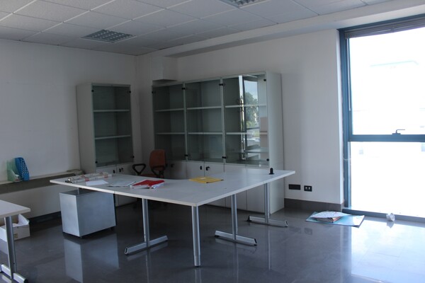 2#6155 Mobili e arredi da ufficio in vendita - foto 1