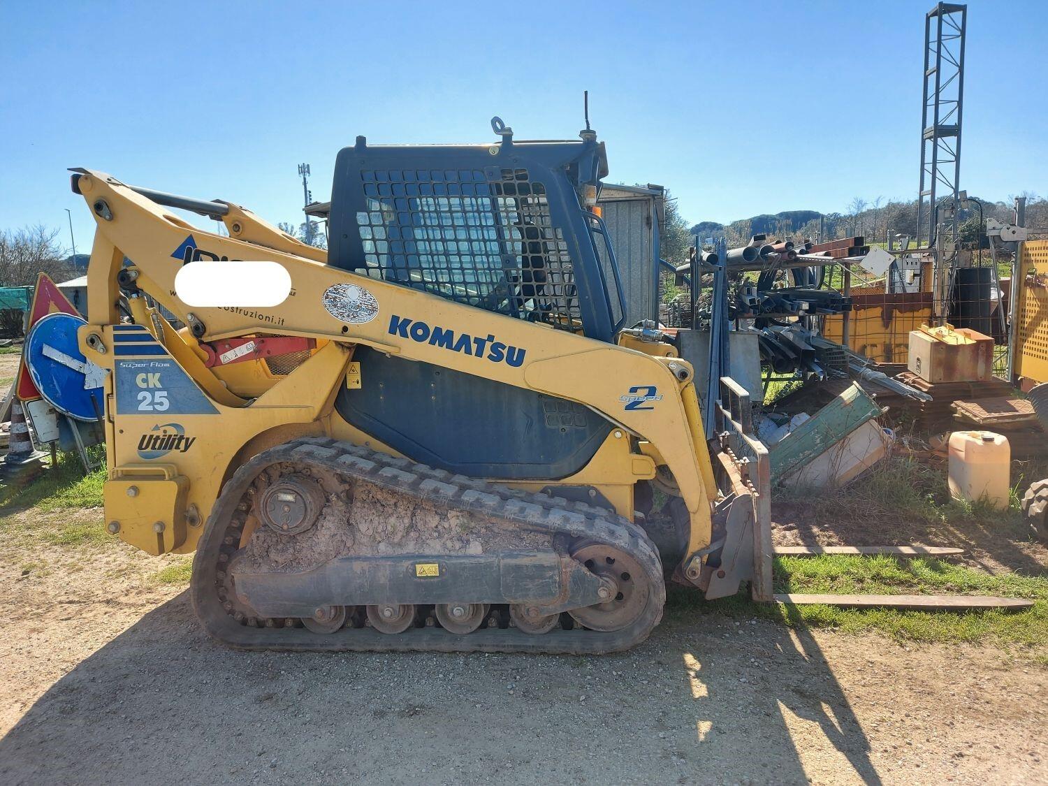 Lot Komatsu CK25 skidsteer loader