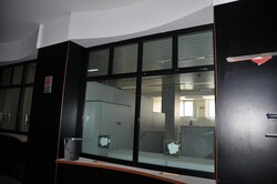 Reception window with armored glass and office furniture - Lot 0 (Auction 6172)