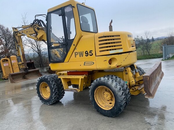 8#6189 Escavatore gommato Komatsu in vendita - foto 2
