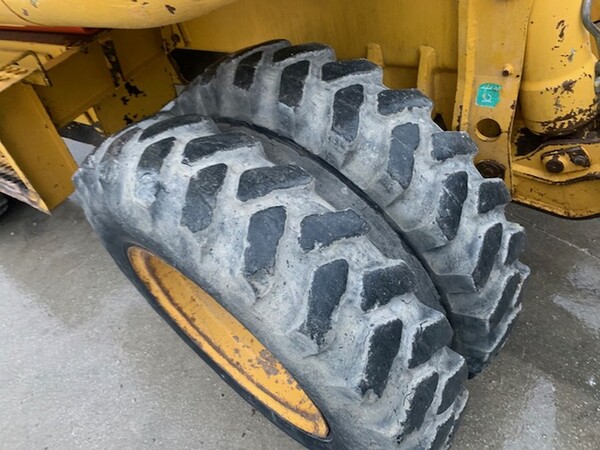 8#6189 Escavatore gommato Komatsu in vendita - foto 3