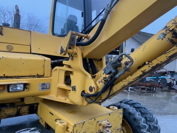 8#6189 Escavatore gommato Komatsu in vendita - foto 11
