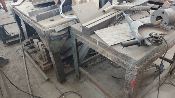 10#6222 Banchi da lavoro e tornio Rivol in vendita - foto 2