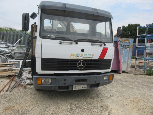 15#6230 Autocarro Mercedes con braccio gru in vendita - foto 2