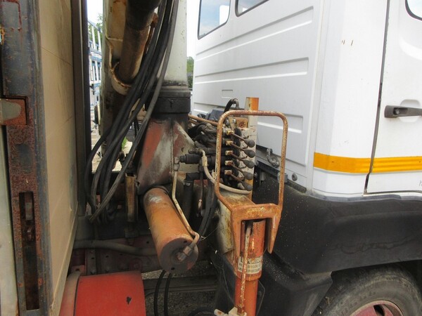 15#6230 Autocarro Mercedes con braccio gru in vendita - foto 16