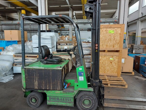 Carrelli elevatori in vendita