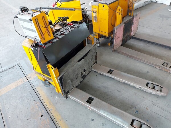 4#6259 Carrelli elevatori Cami e macchina tagliavetri Pellegrini in vendita - foto 19