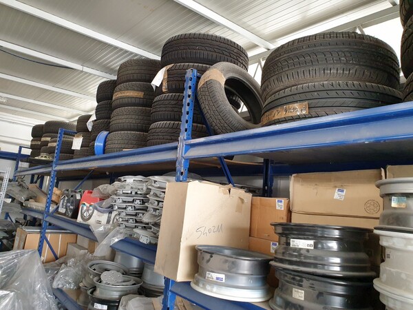 24#6268 Ricambi per auto e scaffalature in vendita - foto 4