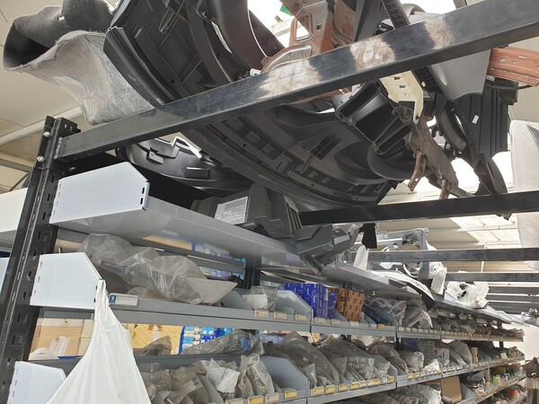 24#6268 Ricambi per auto e scaffalature in vendita - foto 8