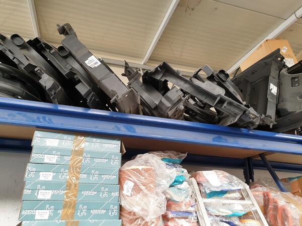 24#6268 Ricambi per auto e scaffalature in vendita - foto 17