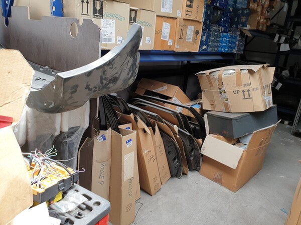 24#6268 Ricambi per auto e scaffalature in vendita - foto 26