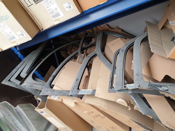 24#6268 Ricambi per auto e scaffalature in vendita - foto 30
