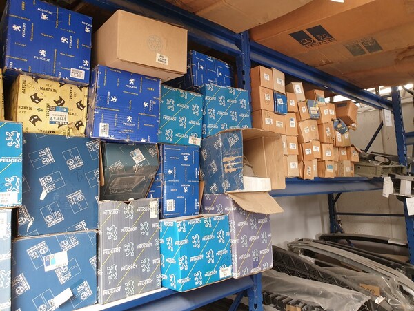 24#6268 Ricambi per auto e scaffalature in vendita - foto 31