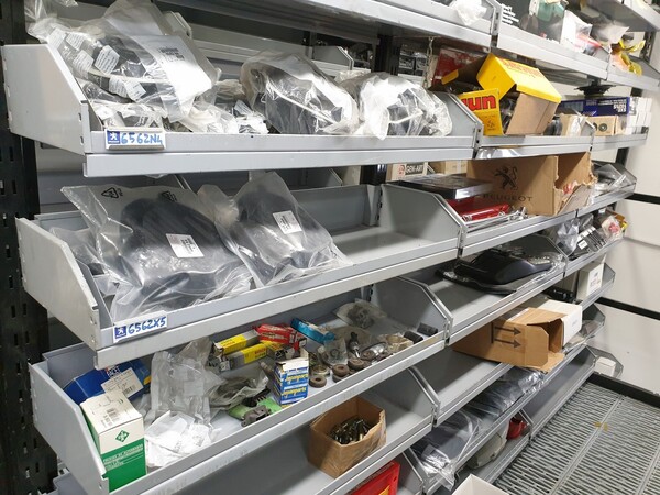 24#6268 Ricambi per auto e scaffalature in vendita - foto 56