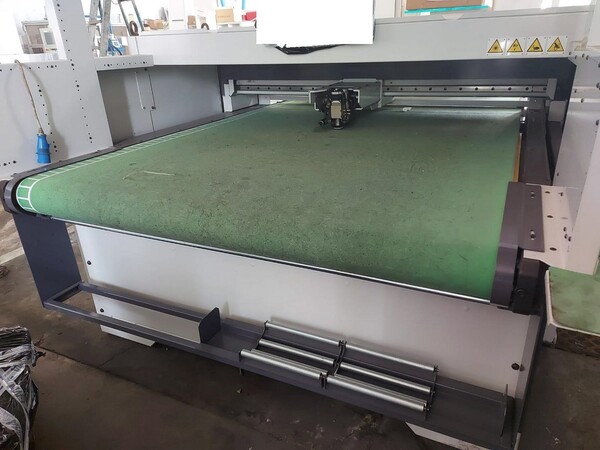 1#6298 Macchina a lama oscillante CNC Comelz CT/M in vendita - foto 10