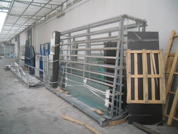 30#6304 Cavalletti porta vetro e vetri vari in vendita - foto 1