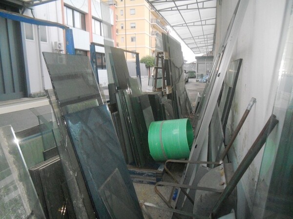 30#6304 Cavalletti porta vetro e vetri vari in vendita - foto 8