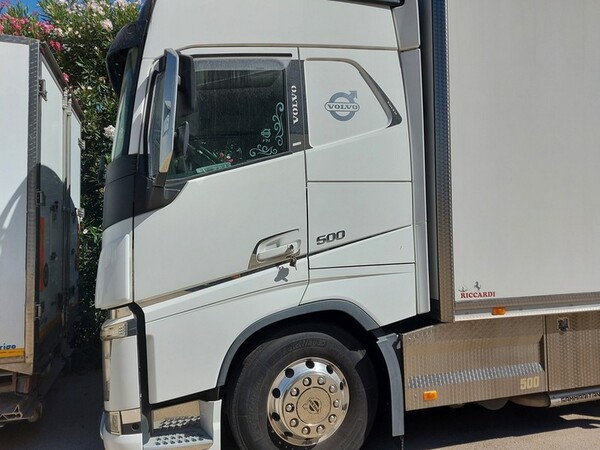 7#6324 Autocarro Volvo 500 e rimorchio Iveco isotermico in vendita - foto 5