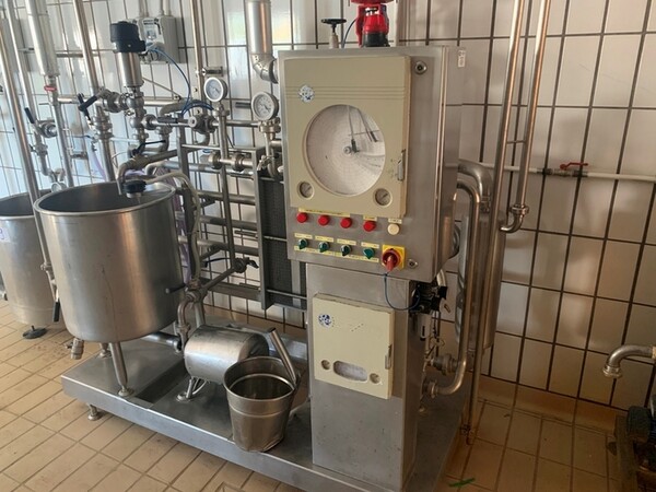 Lavorazione latte e formaggi in vendita