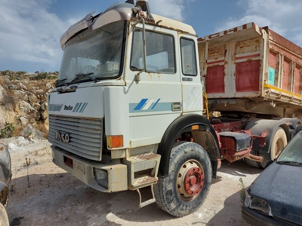 2#6345 Trattore stradale Iveco con semirimorchio Bianchi in vendita - foto 1