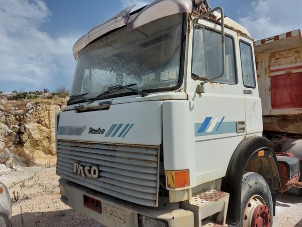 2#6345 Trattore stradale Iveco con semirimorchio Bianchi in vendita - foto 2