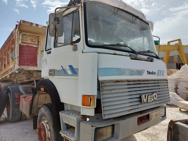 2#6345 Trattore stradale Iveco con semirimorchio Bianchi in vendita - foto 4