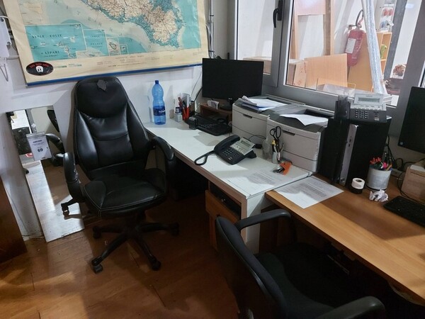 4#6356 Arredi e attrezzature per ufficio in vendita - foto 1