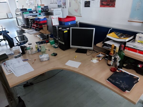 10#6357 Arredi per ufficio e attrezzature elettroniche in vendita - foto 2