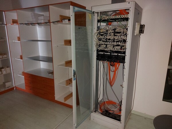 10#6357 Arredi per ufficio e attrezzature elettroniche in vendita - foto 15