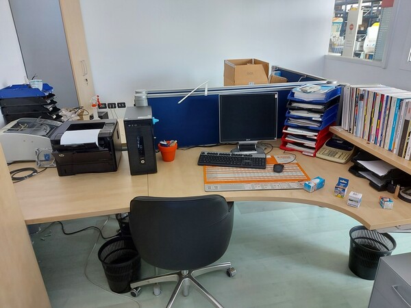 10#6357 Arredi per ufficio e attrezzature elettroniche in vendita - foto 23