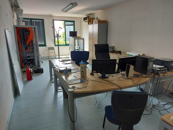 10#6357 Arredi per ufficio e attrezzature elettroniche in vendita - foto 28