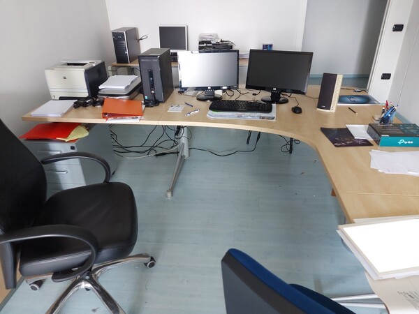 10#6357 Arredi per ufficio e attrezzature elettroniche in vendita - foto 31