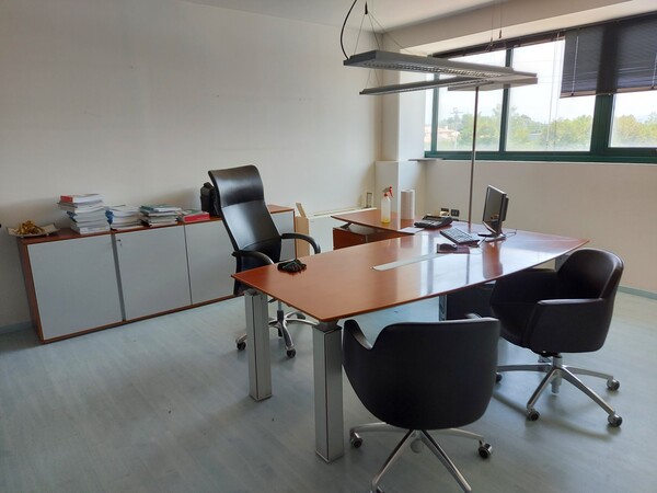 10#6357 Arredi per ufficio e attrezzature elettroniche in vendita - foto 43