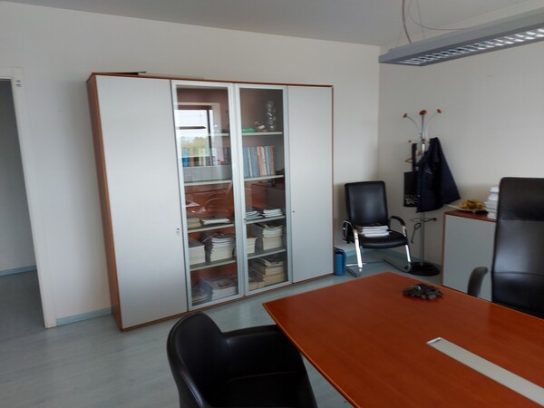 10#6357 Arredi per ufficio e attrezzature elettroniche in vendita - foto 44