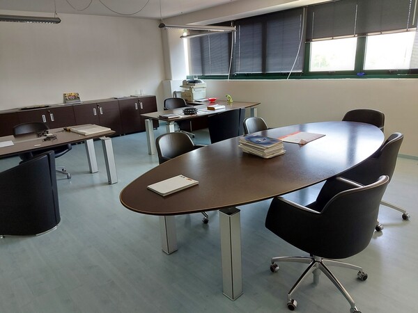 10#6357 Arredi per ufficio e attrezzature elettroniche in vendita - foto 46