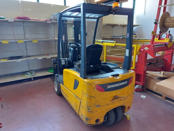 5#6357 Carrello elevatore Jungheinrich EFG 220 in vendita - foto 2