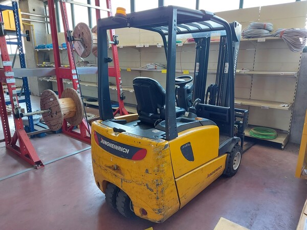 5#6357 Carrello elevatore Jungheinrich EFG 220 in vendita - foto 3