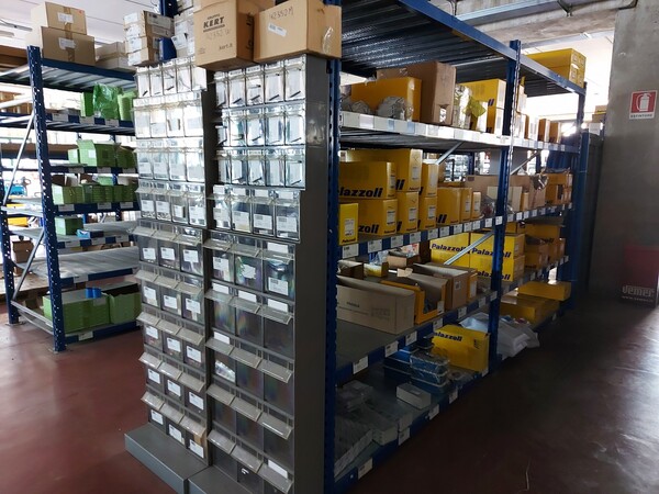9#6357 Scaffalature e attrezzatura magazzino in vendita - foto 96
