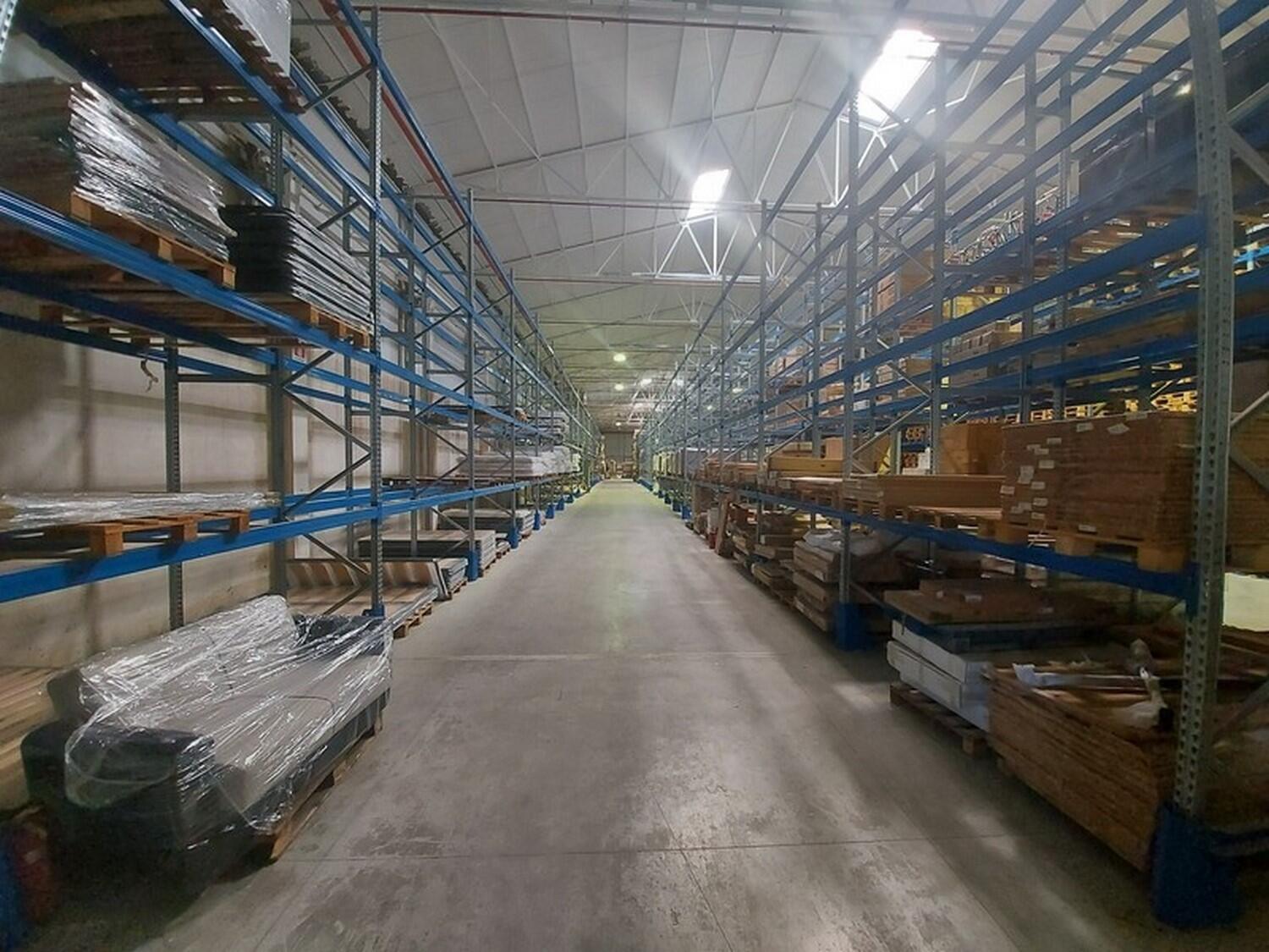 Lot Industrial shelving