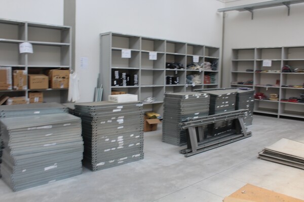 7#6374 Scaffalature e arredamento da ufficio in vendita - foto 1