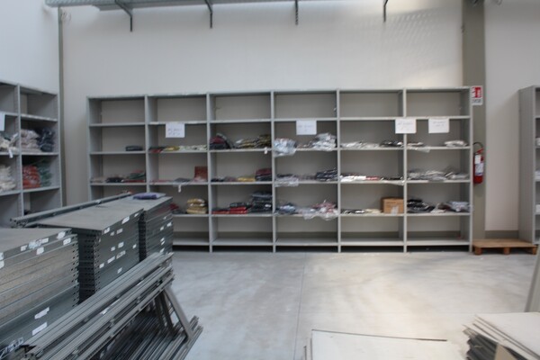 7#6374 Scaffalature e arredamento da ufficio in vendita - foto 4