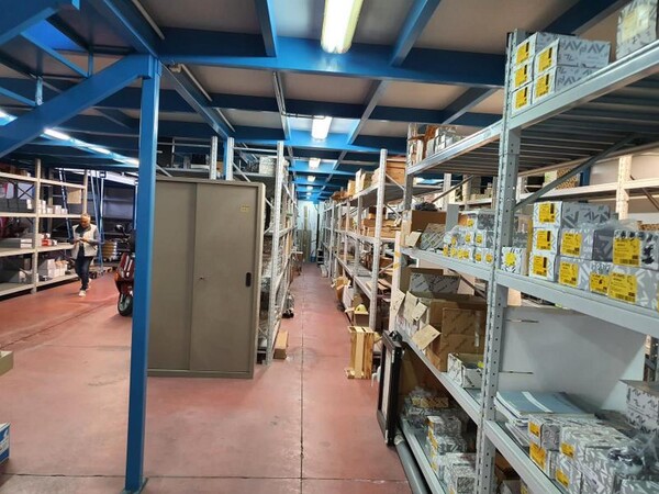 12#6433 Prodotti finiti per serramenti e serrature in vendita - foto 2